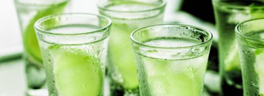 St Patrick's Day üzerinde yeşil kokteyl