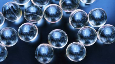 Makro, siyah arka plan üzerine şeffaf kapsül. Yenilikçi teknolojiler. Modern bilim. Makro çekim