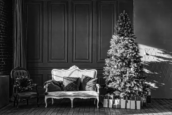 Черно Белый Рождественская Елка Королевской Интерьере New Year Living Room — стоковое фото