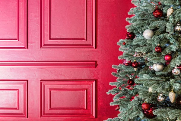 Piros Fal Királyi Belső Fény Kiejtéssel Központ Bolyhos Karácsony Karácsonyfa — Stock Fotó