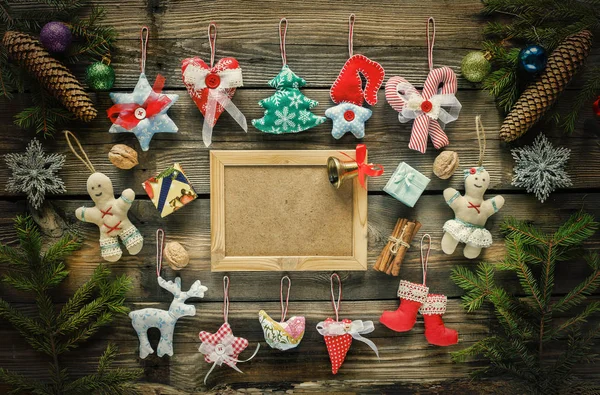 Çerçeve 2019, ev yapımı Noel oyuncak, Noel süsleri, ahşap — Stok fotoğraf