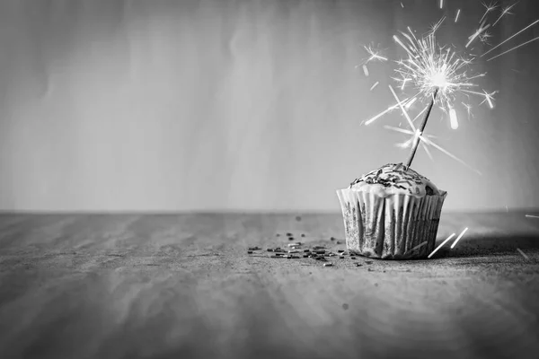 Cupcake Avec Scintillement Brûlant Espace Copie Pour Félicitations — Photo