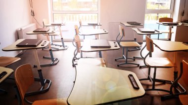 Boş sınıf, okul için