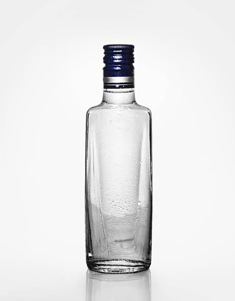 Bottle, vodka, glass, isolated, water, liquor, white, gin, clear — Stock Photo, Image