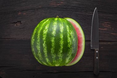 aşırı büyümüş, karpuz suyu, gün kavramı, karpuz yeme, ulusal karpuz, faydaları, ulusal tatil, ulusal karpuz