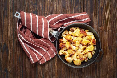 Kızarmış patates, ev yapımı, fırın, pastırma, cubed, gevrek, dilimlenmiş, PA