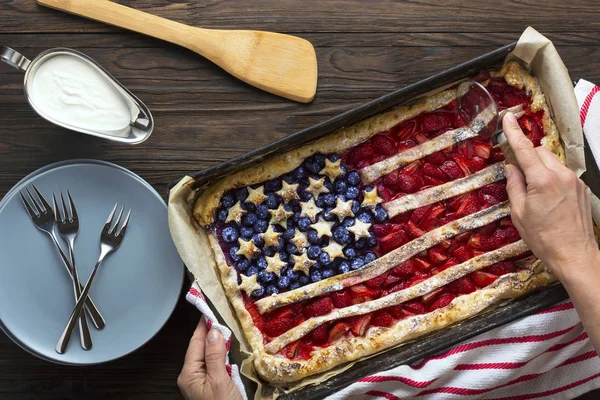 Рецепт, фруктовая пицца, ежевичный пирог рецепт, десерты, пирог корочка, плитка пирог, десерт рецепты, торт, патриотический — стоковое фото