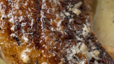 hava fritöz tavuk kanatları, kavrulmuş tavuk, fırında kızarmış, pişmiş şık