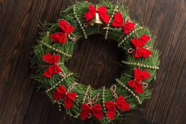 Christmas wreath , diy, front porch, fireplace, window, elegant,
