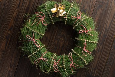 Christmas wreath , diy, front porch, fireplace, window, elegant,