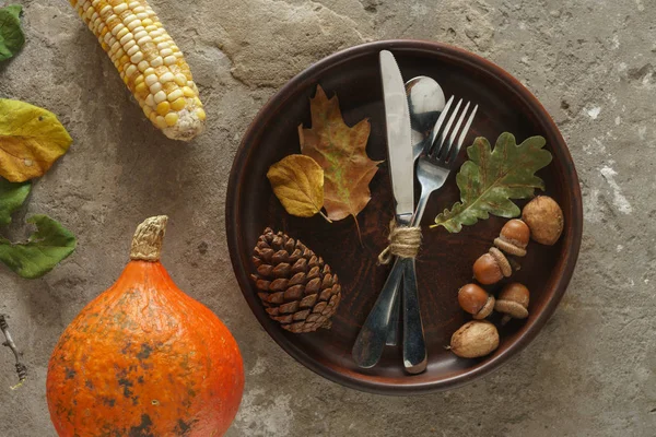 День благодарения стол накрыть, стол пейзаж, День благодарения ужин, ди — стоковое фото
