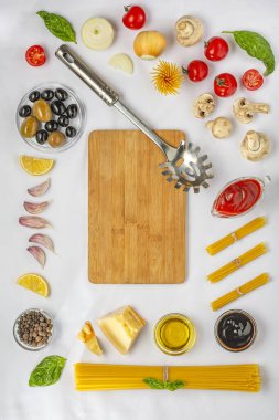 salata, alla carbonara, spagetti alla, köfte, italyan sosu, makarna salatası, İtalyan makarna klasiği tarifi, pepperoni, soğuk, Betty Crocker, yan yemek, italyan sosu, salata