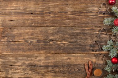 Eski ahşap masada Noel pastası arka planı, üst manzara.