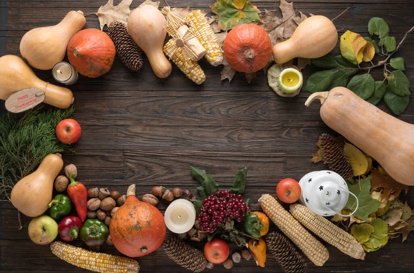 Moldura com ingredientes sazonais no Dia de Ação de Graças. Quadro de comida, vista superior — Fotografia de Stock