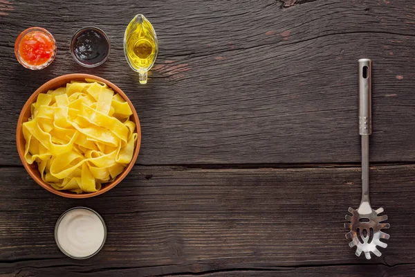 Pâtes Pappardelle Saumon Cuisine Italienne Traditionnelle Ingrédients Finis Sur Une — Photo