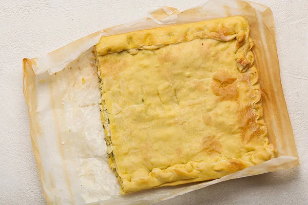 Hausgemachte australische Fleischpastete. Selbstgebackener Kuchen mit Füllung. — Stockfoto