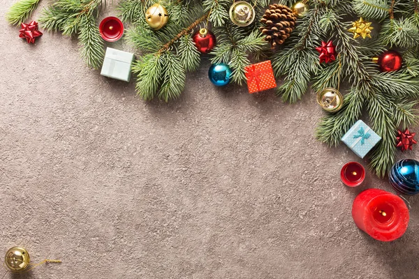 Kerst Achtergrond Met Kerstboom Versierd Kleurrijke Kerstversieringen — Stockfoto