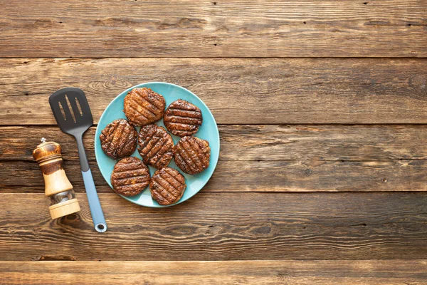 Burger Cutlets Blue Plate Close Top View Copy Space Wood — Stock Photo, Image