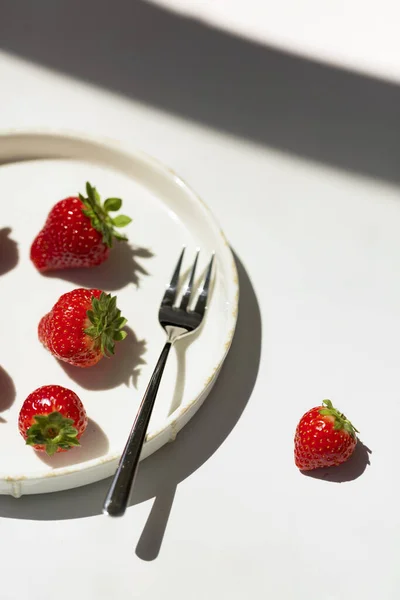 Toasts Français Fromage Ricotta Fraises Servis Avec Miel Alimentation Délicieuse — Photo