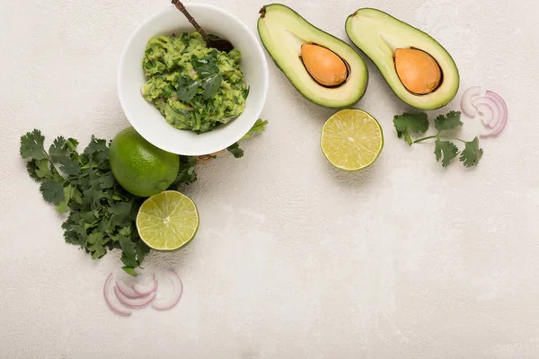 Ingredienser Guacamole Avokado Och Lime Chilipeppar Och Koriander — Stockfoto