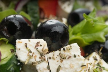 Bir tabak makro çerçeveli lezzetli Yunan salatası