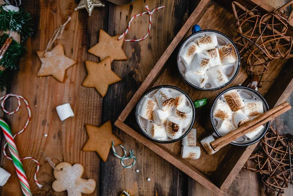 Pohled Shora Horkého Kakaa Marshmallows Soubory Cookie Cukrové Třtiny Dřevěné — Stock fotografie