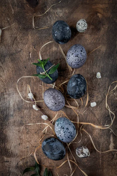 Pile Colored Quail Eggs Dry Grass Dark Wooden Background — Stock Photo, Image