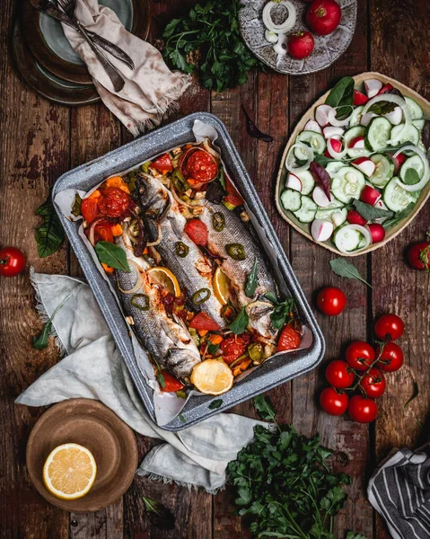 Baked Fish Tomatoes Lemon Bowl Salad Wooden Table Dinner Concept — Stock Photo, Image