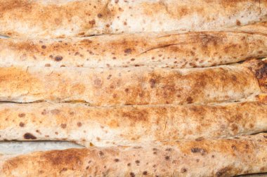 Yakın çekim desen geleneksel Bulgar ev Banitsa (pasta peynir ve yumurta ile) pişmiş. Gıda arka plan