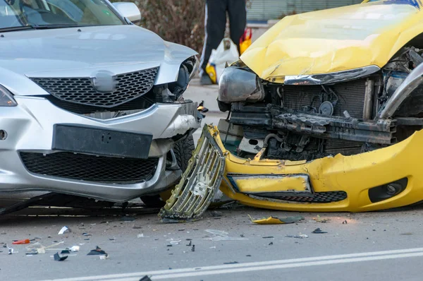 Due auto si sono schiantate — Foto Stock