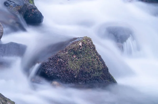 Movimento turvo da água — Fotografia de Stock