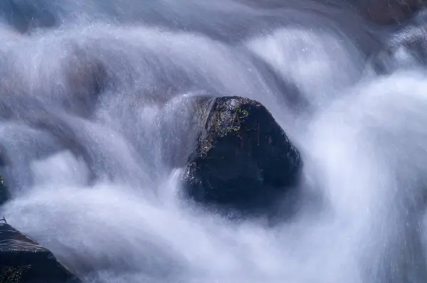 Movimento turvo da água — Fotografia de Stock