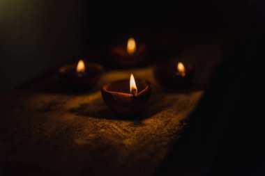 Diwali ışık toprak toprak yapılan geleneksel DIWA kullanarak