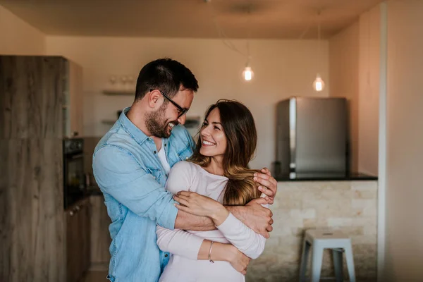 Happy Couple New Home Young Couple Hugging Indoors — Stock Photo, Image