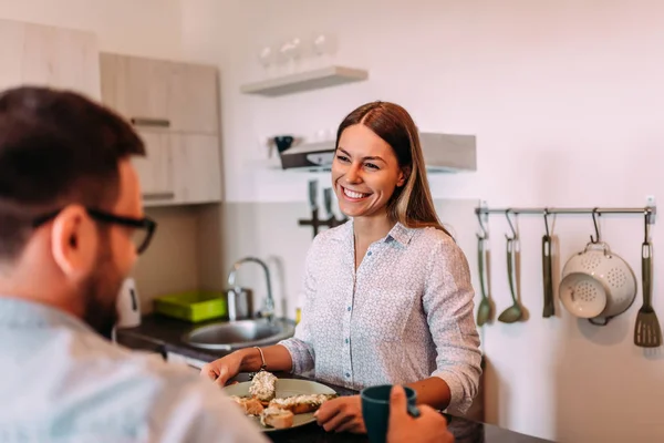 Pareja Feliz Desayunando Primer Plano — Foto de Stock