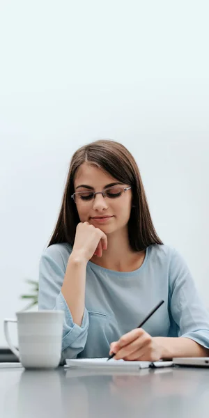 Woman Freelancer Pen Writing Notebook Home Office — Stock Photo, Image