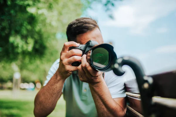 Photographer Sitting Grass Park — Stock Photo, Image