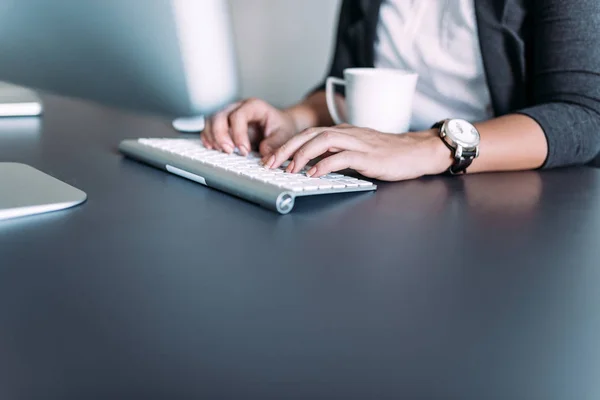 Typing Wireless Keyboard — Stock Photo, Image