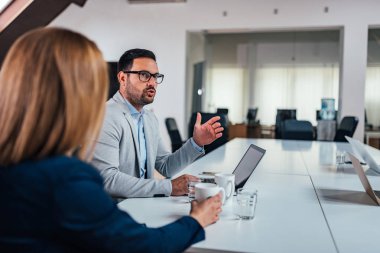 Genç yaratıcı başlangıç iş adamları Toplantı.