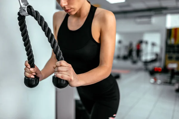 Allenamento Palestra Addestramento Sulla Macchina Del Cavo Spinta — Foto Stock