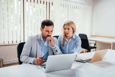 Başarılı bir iş ekibinin portresi.