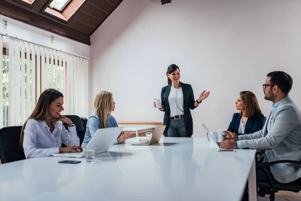 Empresários Que Têm Reunião Conselho — Fotografia de Stock