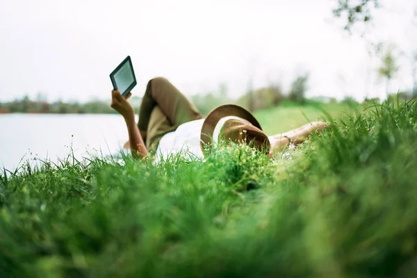 Enjoying Book Lake Girl Lying Grass — Stock Photo, Image