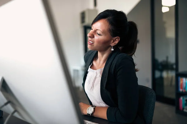 Imagen Cerca Mujer Negocios Que Tiene Dolor Espalda —  Fotos de Stock