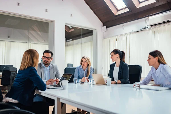 Discussão Negócios Sala Reuniões — Fotografia de Stock