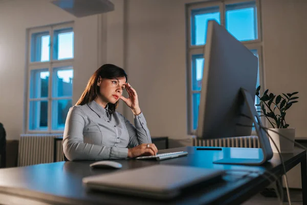 Tired Woman Working Late — Stock Photo, Image