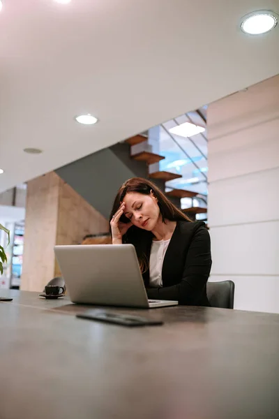 Immagine Una Donna Affari Stanca Stressata — Foto Stock