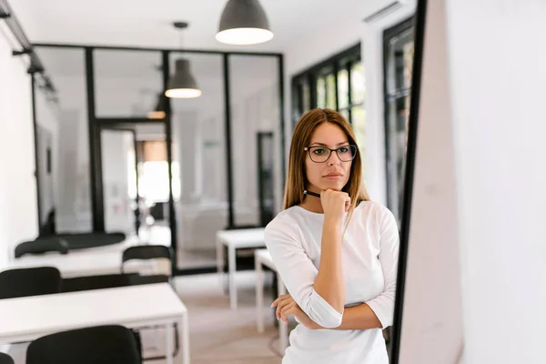 Pensive Businesswoman Looking White Board — Stock Photo, Image