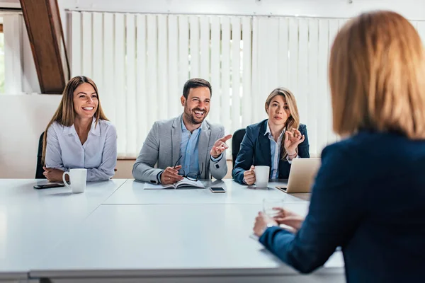 Vue Arrière Personne Féminine Ayant Réussi Une Réunion Affaires Avec — Photo