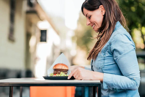 Side View Young Woman Outdoors Fastfood Restaurant — Stock Photo, Image